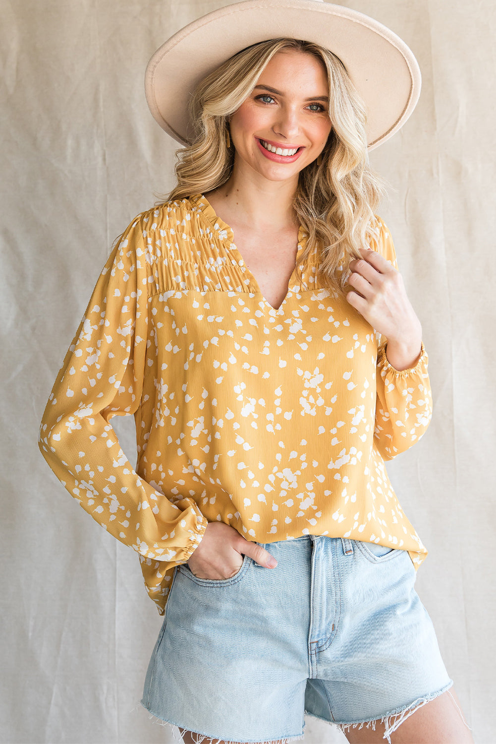 Blusa fruncida con cuello con muescas y estampado de Double Take