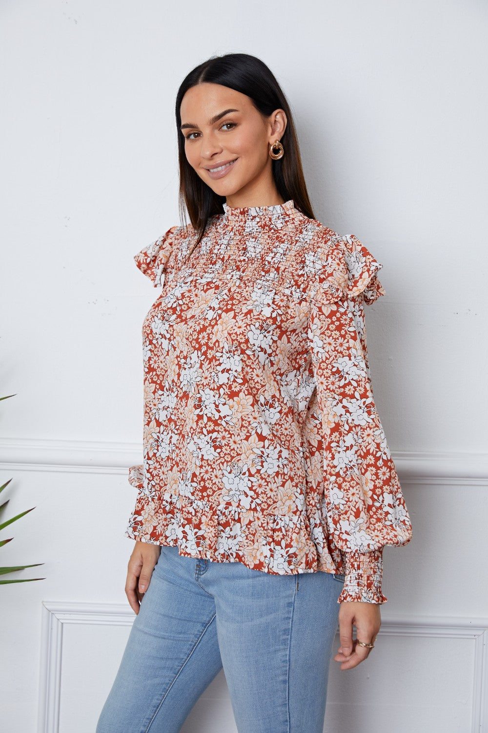 Blusa con volantes y mangas farol fruncidas con estampado floral