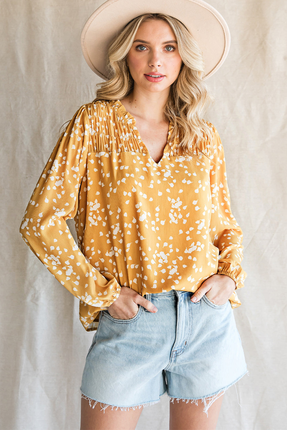 Blusa fruncida con cuello con muescas y estampado de Double Take