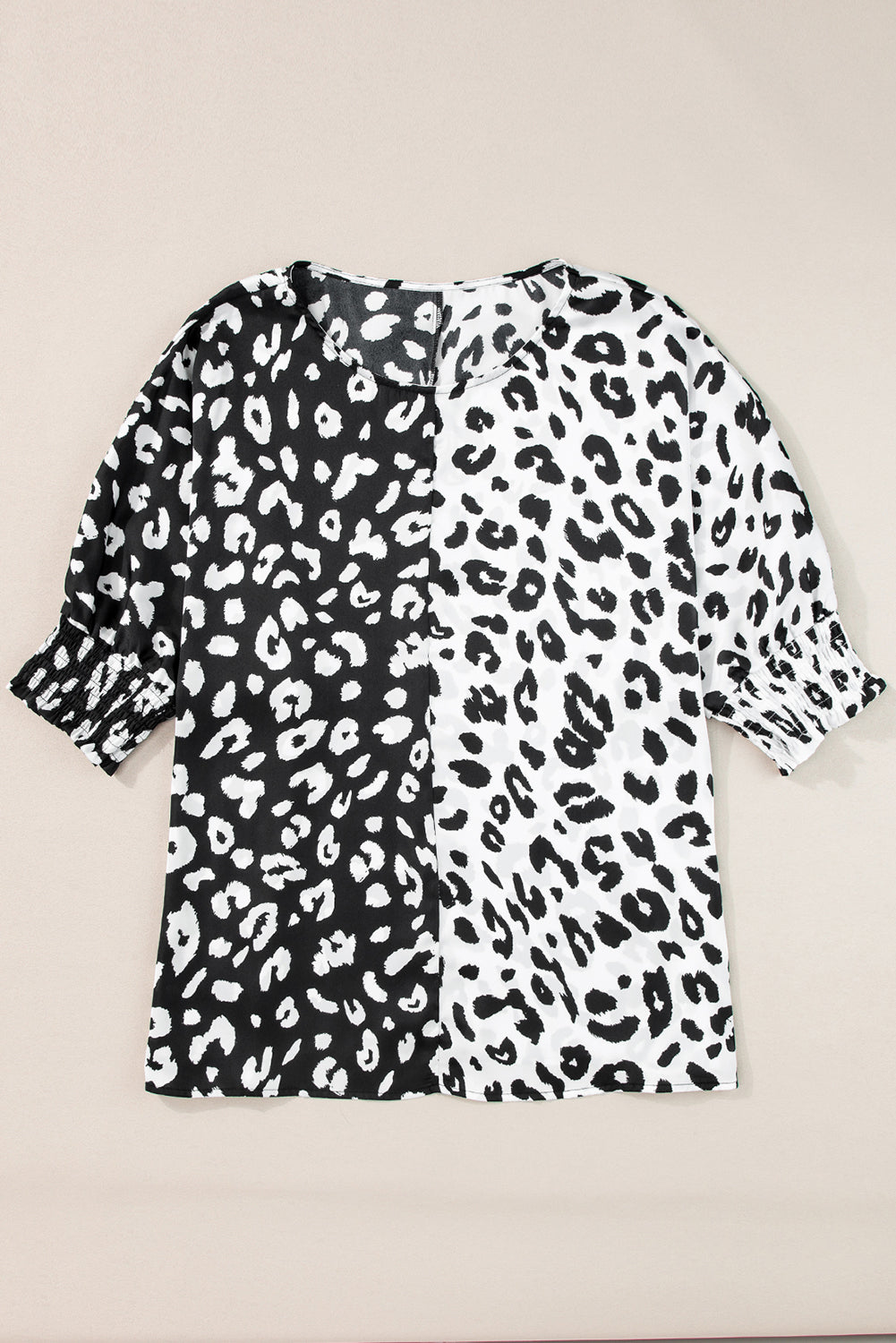 Blusa negra de media manga con estampado de leopardo en contraste de talla grande