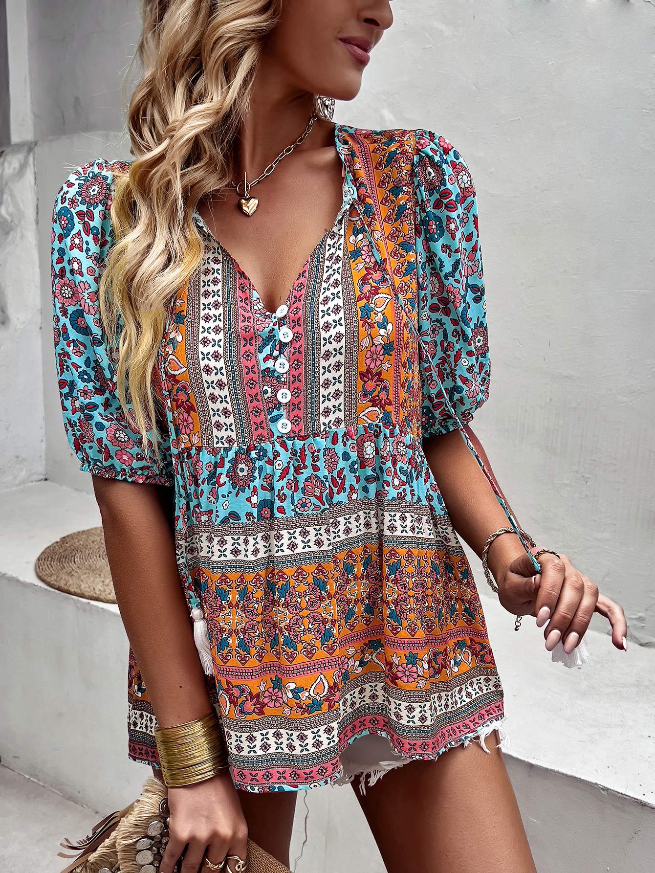 Blusa babydoll con mangas abullonadas y lazo con borlas bohemias