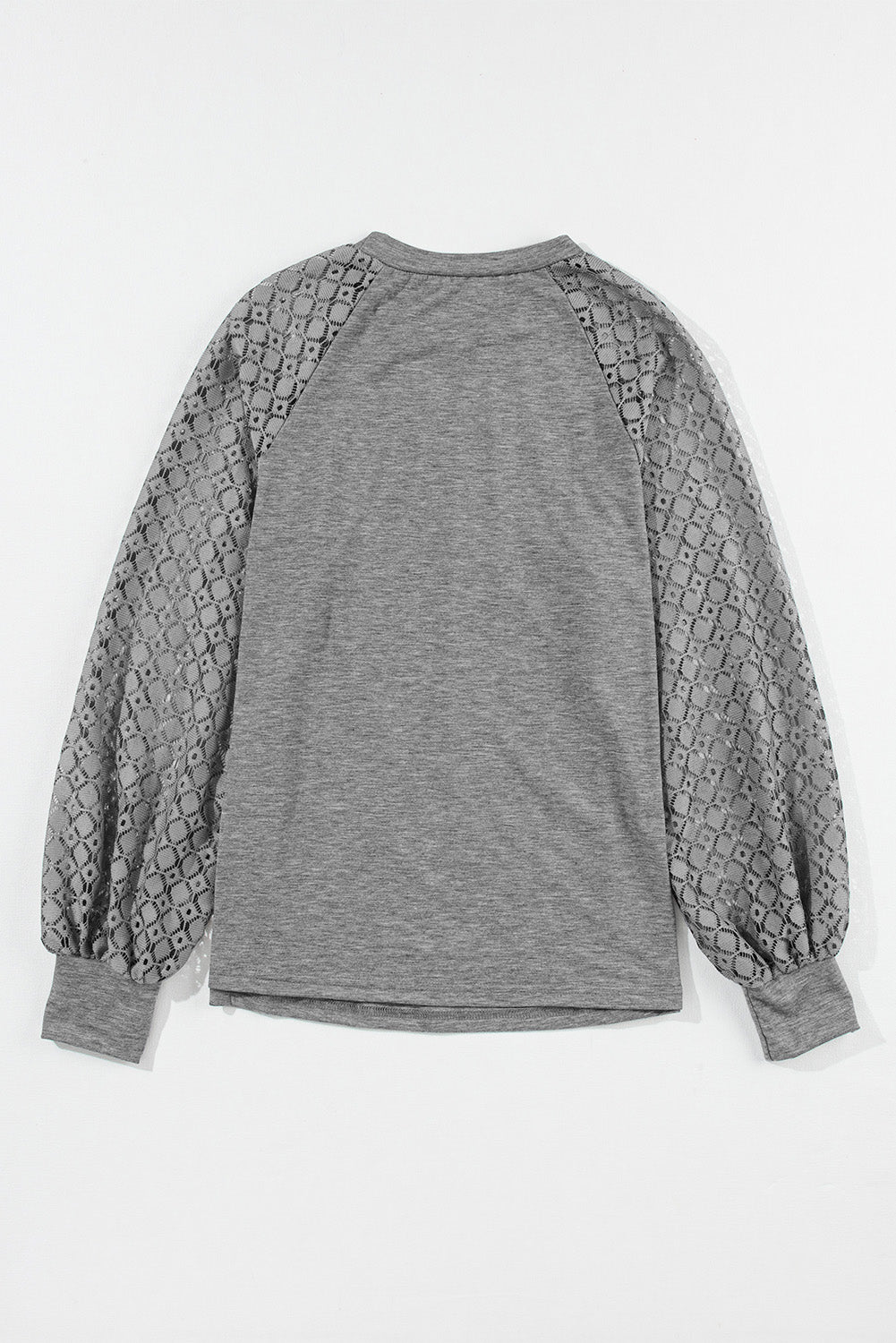 Haut en tricot plissé gris à manches raglan et dentelle contrastée