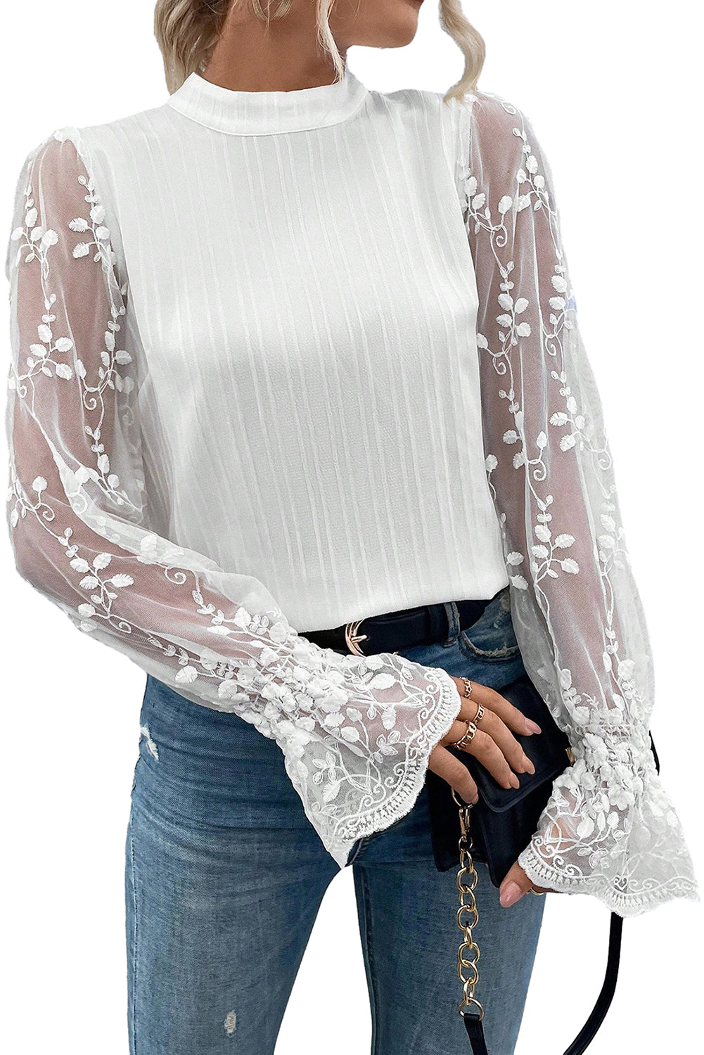 Blusa texturizada con cuello simulado y manga de encaje en contraste blanca