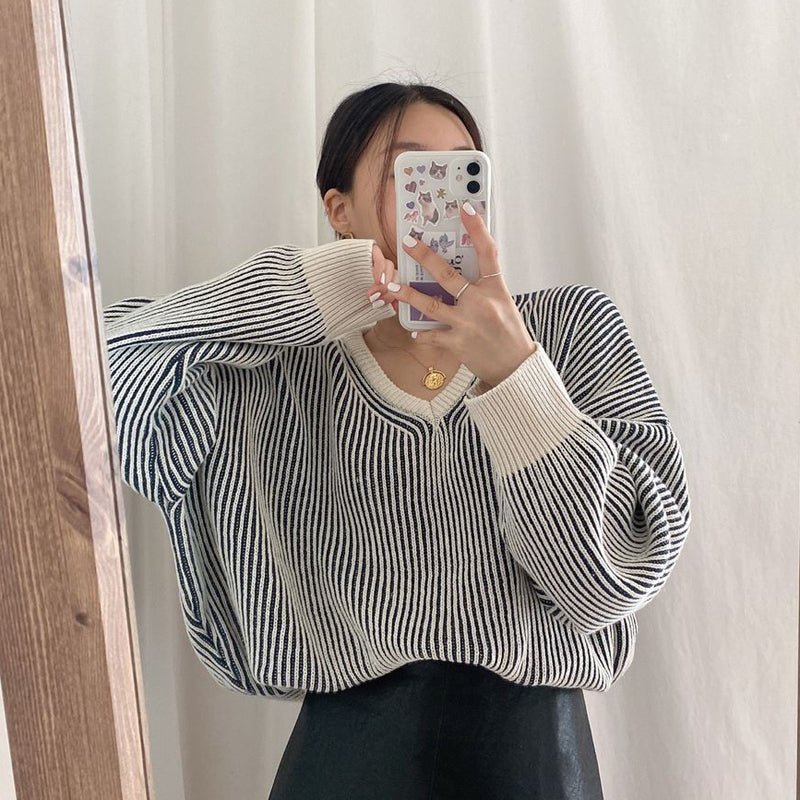 Temperament Loose Doll Sleeve V-Neck Striped Sweater