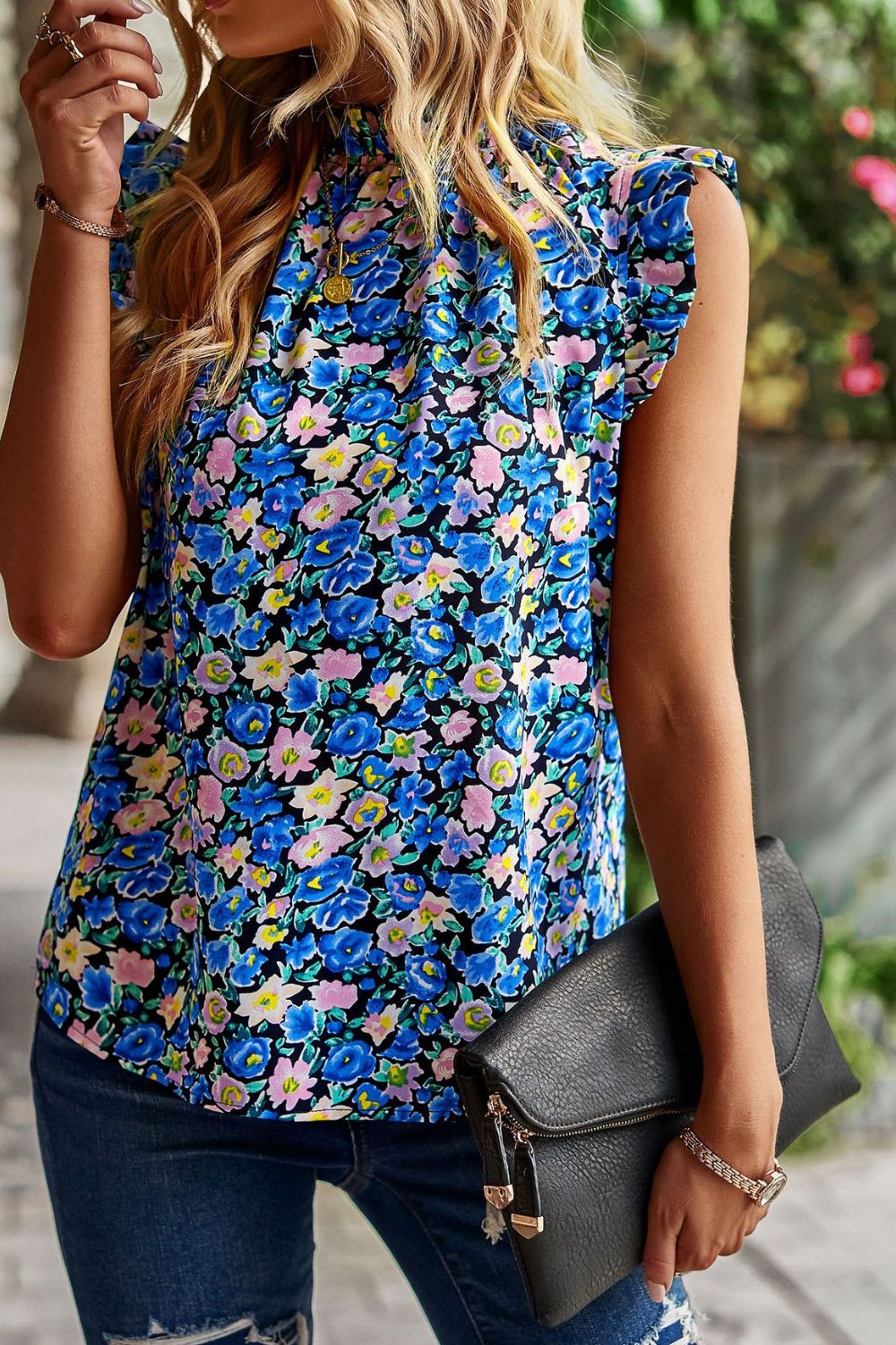 Top con mangas abullonadas y cuello con volantes florales