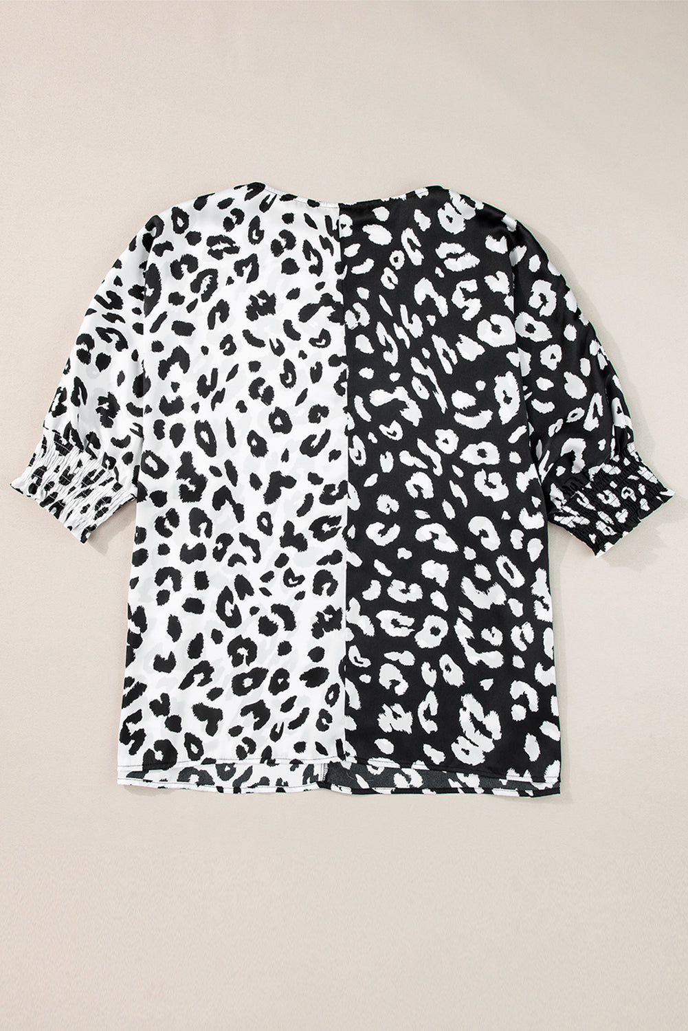 Blusa negra de media manga con estampado de leopardo en contraste de talla grande