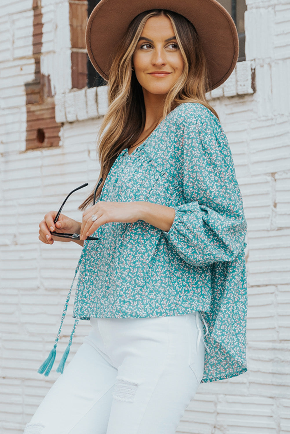 Blusa asimétrica con borlas y estampado floral de florecitas