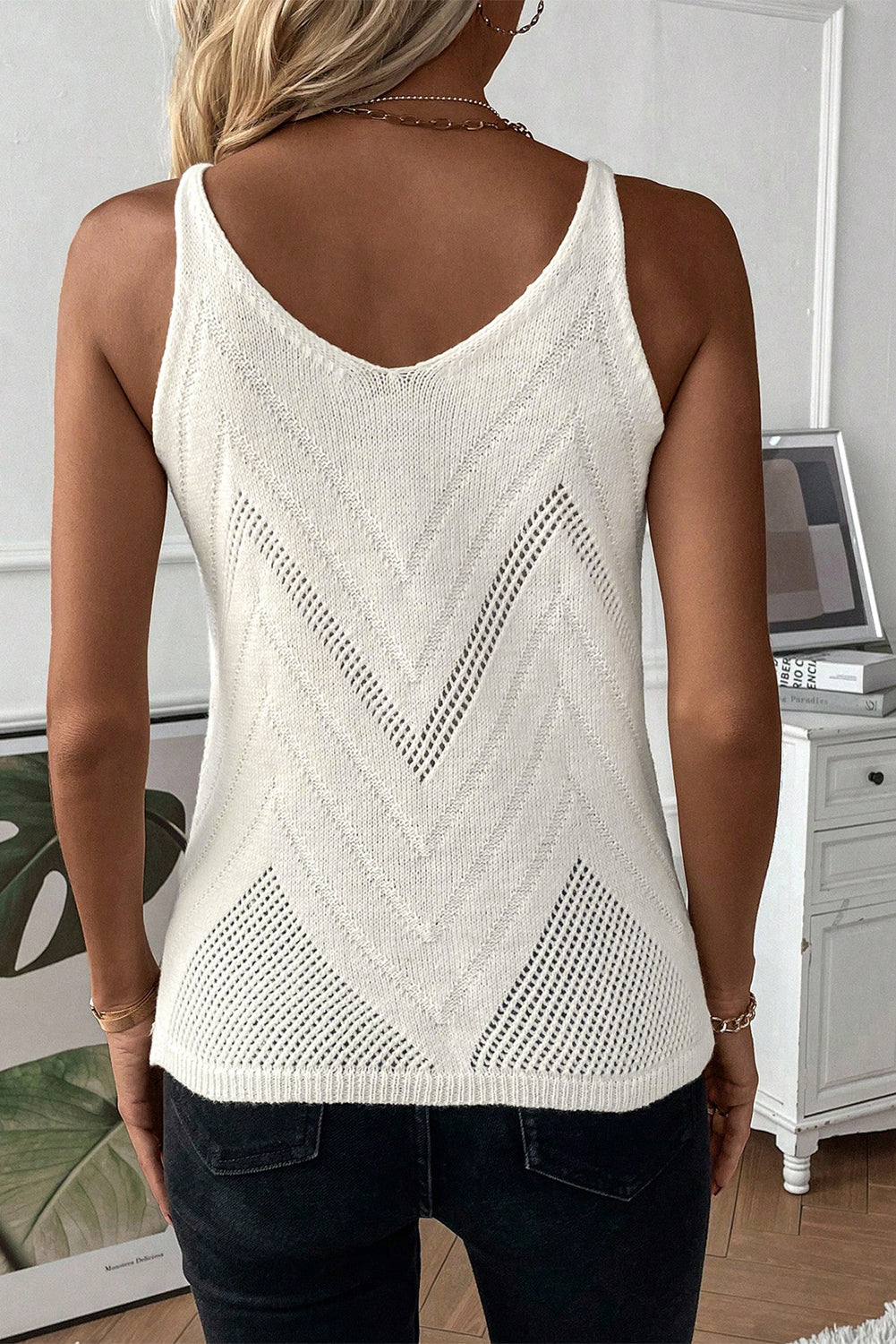 Gilet pull blanc à bretelles fines en tricot pointelle à chevrons