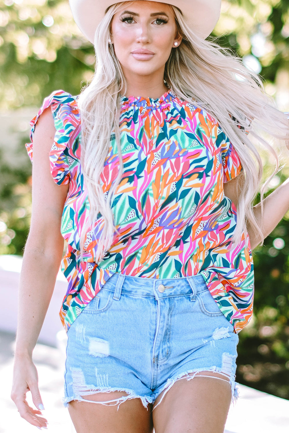 Blusa con mangas acampanadas y volantes con estampado floral rojo rosa